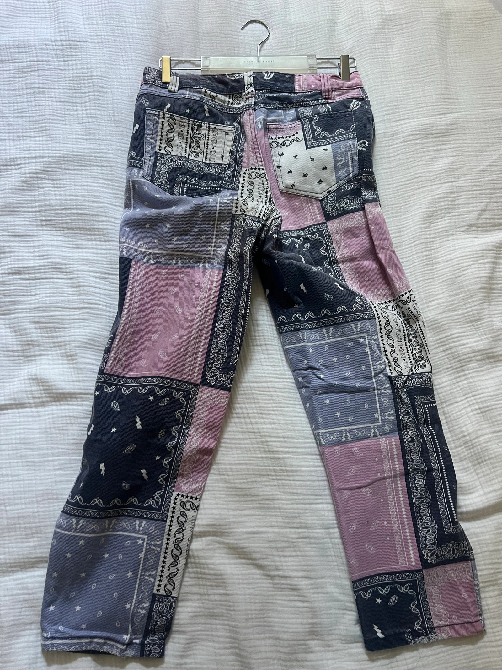 Calça com estampa roxa rosa e branca – photo 2